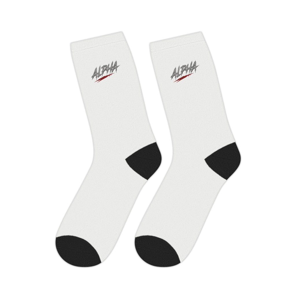 Weiße wadenlange Socken mit kleinem „Nina“-Schriftzug – legere Alltagssocken