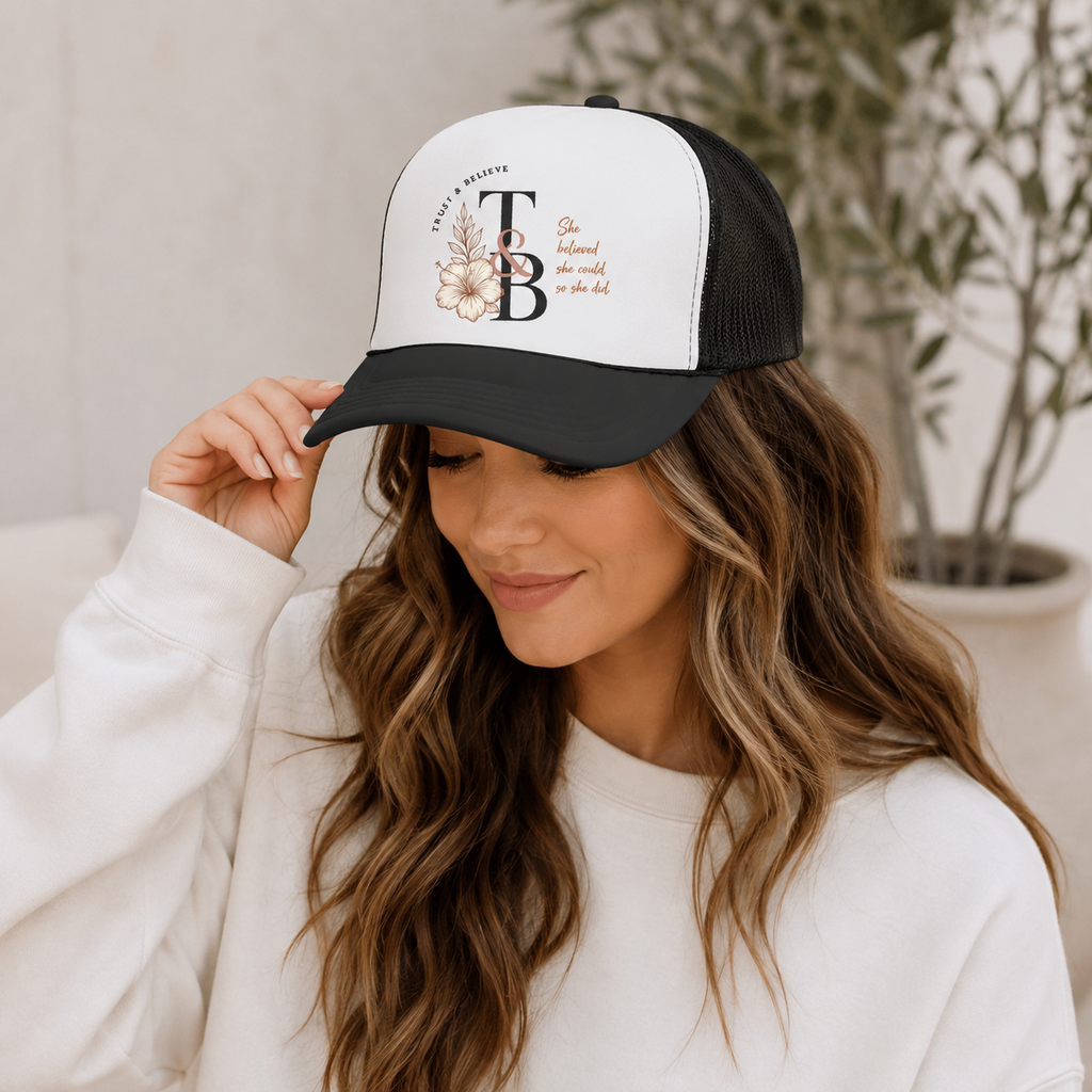 Gorra de camionero — Monograma floral 'Ella creyó que podía, así que lo hizo'