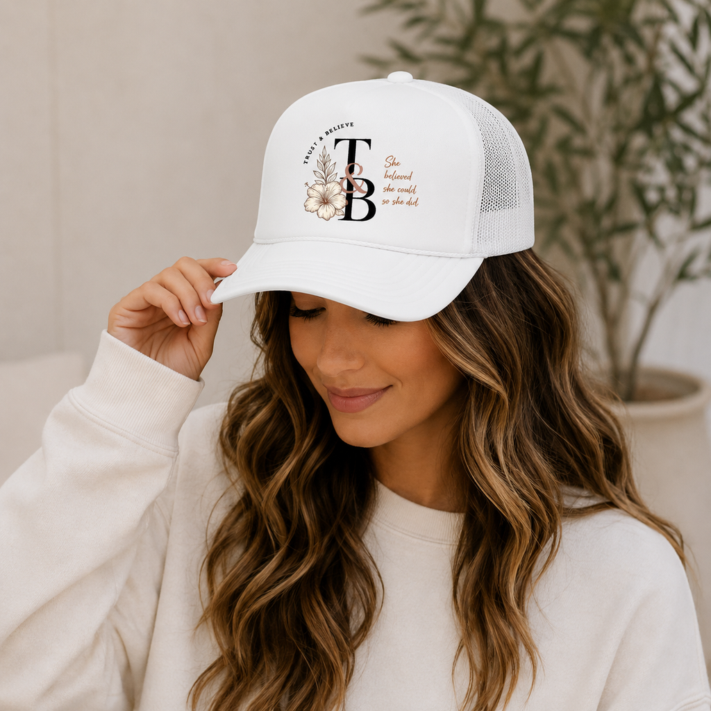 Gorra de camionero — Monograma floral 'Ella creyó que podía, así que lo hizo'