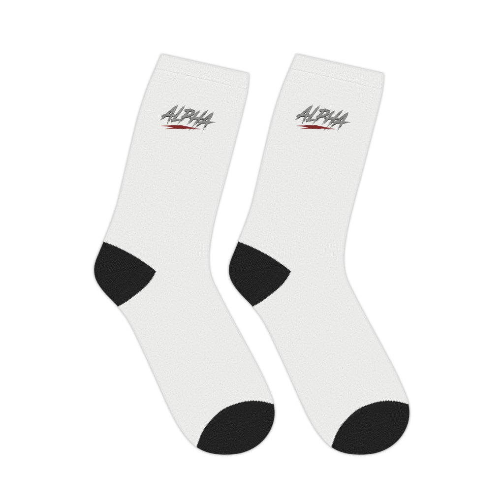 Weiße wadenlange Socken mit kleinem „Nina“-Schriftzug – legere Alltagssocken